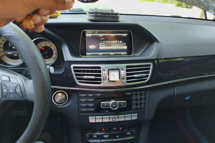 Used Mercedes-Benz E-Class 2015 E 180 L Sport Edition Audio And AC Panel