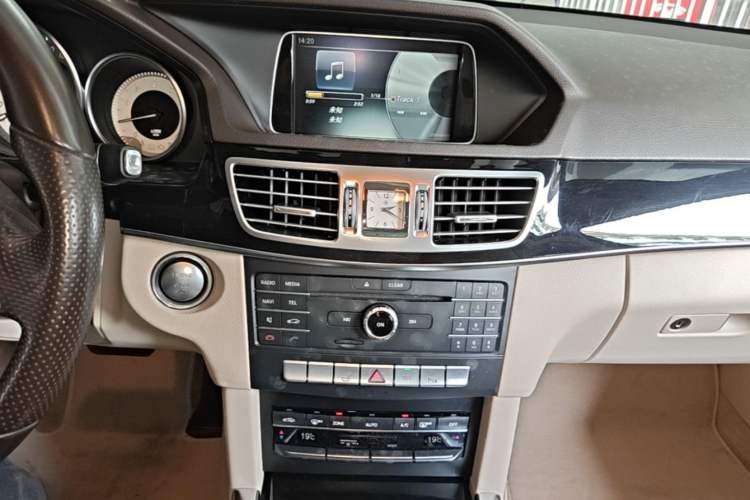 Used Mercedes-Benz E-Class 2015 Restyled E 260 L Sport Edition Audio And AC Panel
