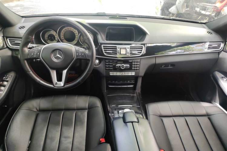 Used Mercedes-Benz E-Class 2015 E 200 L Sport Edition Center Console