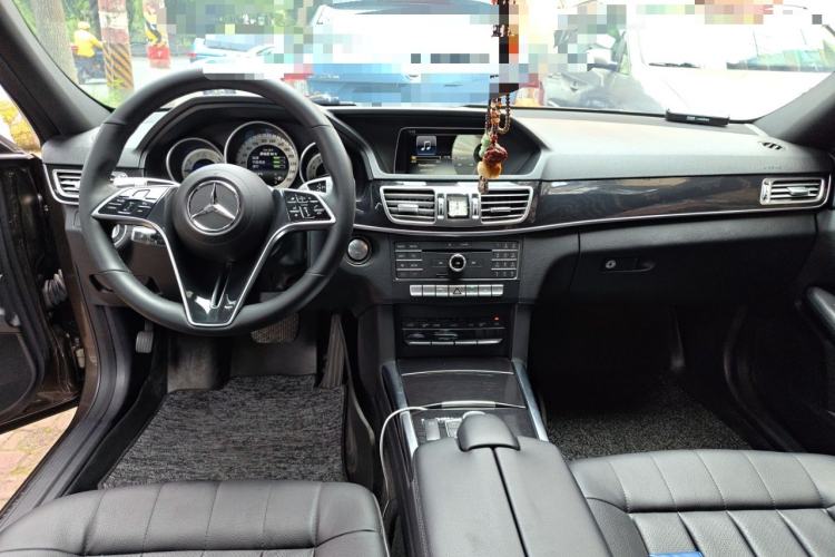Used Mercedes-Benz E-Class 2015 E 200 L Center Console