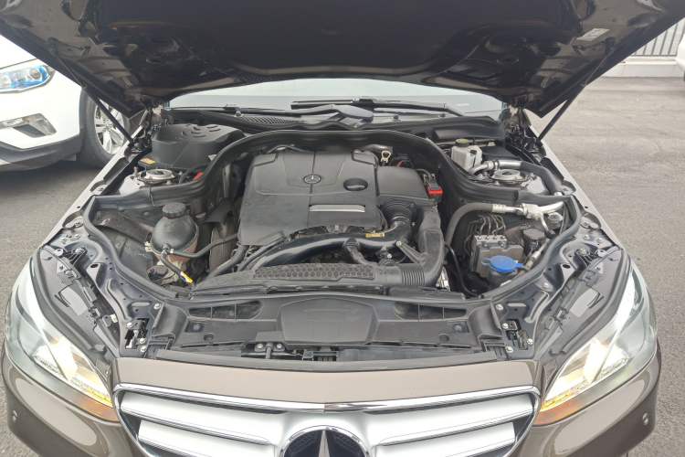 Used Mercedes-Benz E-Class 2015 E 260 L Sport Edition Engine Bay