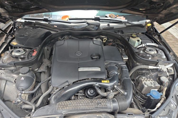 Used Mercedes-Benz E-Class 2015 E 200 L Engine Bay