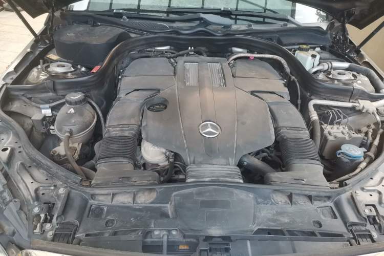 Used Mercedes-Benz E-Class 2015 E 320 L Engine Bay