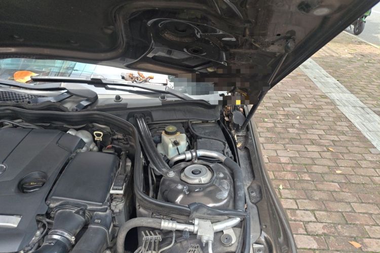 Used Mercedes-Benz E-Class 2015 E 200 L Engine Bay Left