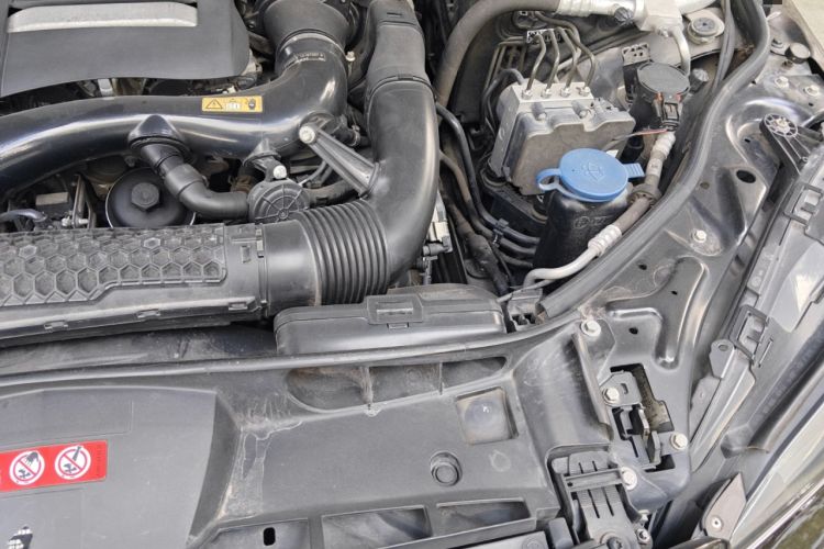 Used Mercedes-Benz E-Class 2015 E 260 L Sport Edition Engine Bay Left