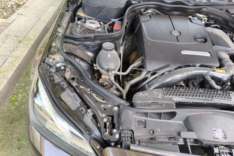 Used Mercedes-Benz E-Class 2015 E 180 L Sport Edition Engine Bay Right
