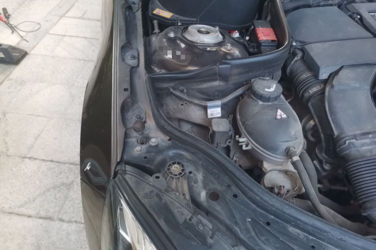 Used Mercedes-Benz E-Class 2015 E 320 L Engine Bay Right