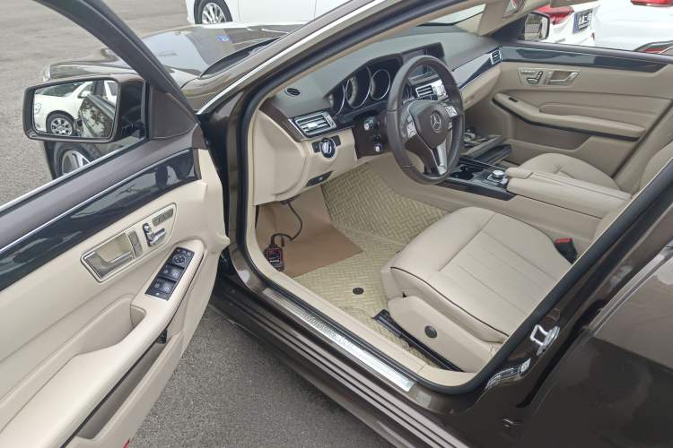 Used Mercedes-Benz E-Class 2015 E 260 L Sport Edition Interior 3