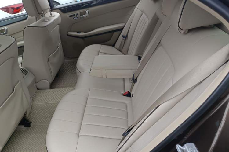 Used Mercedes-Benz E-Class 2015 E 260 L Sport Edition Interior 4