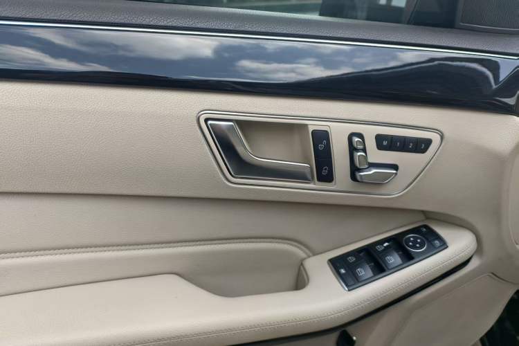 Used Mercedes-Benz E-Class 2015 E 200 L Sport Edition Interior 4