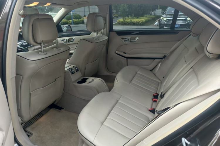Used Mercedes-Benz E-Class 2015 E 200 L Sport Edition Interior 5