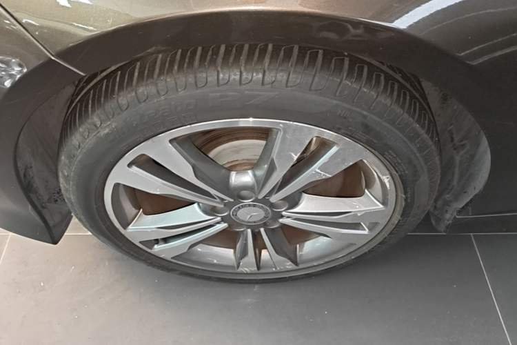 Used Mercedes-Benz E-Class 2015 Restyled E 260 L Sport Edition Left Front Wheel Hub