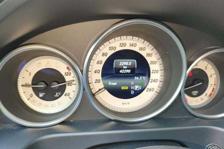 Used Mercedes-Benz E-Class 2015 E 180 L Sport Edition Odometer Close Up
