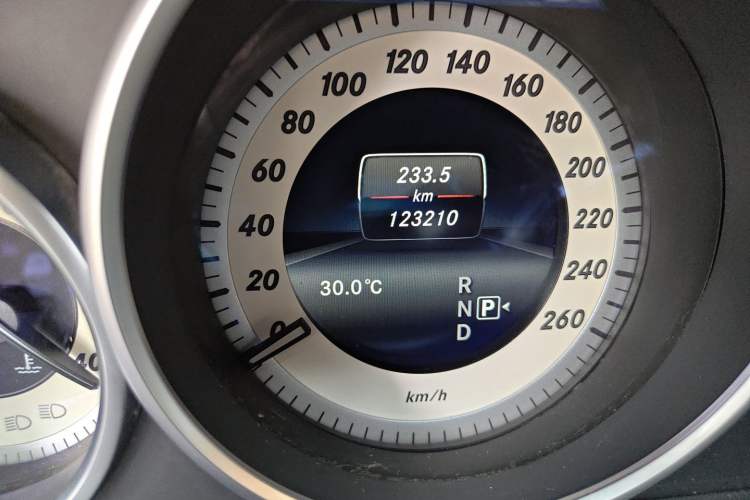 Used Mercedes-Benz E-Class 2015 E 200 L Odometer Close Up