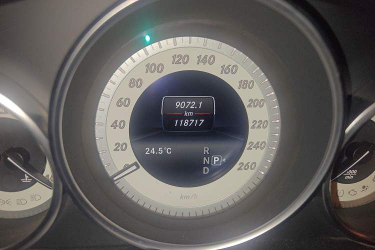 Used Mercedes-Benz E-Class 2015 E 260 L Sport Edition Odometer Close Up