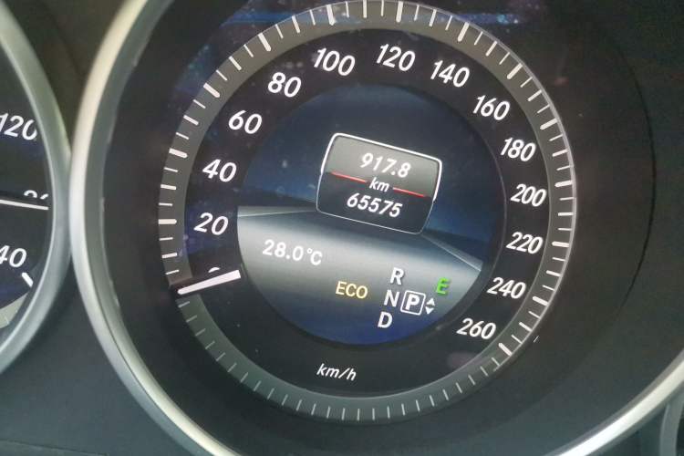 Used Mercedes-Benz E-Class 2015 E 320 L Odometer Close Up