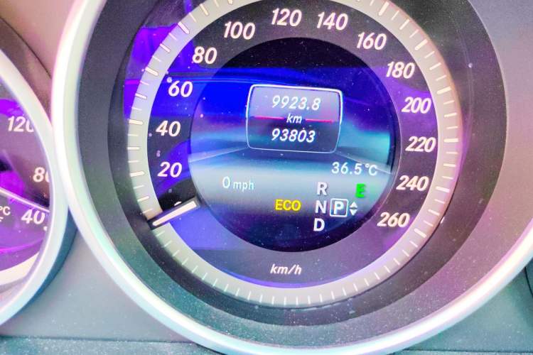 Used Mercedes-Benz E-Class 2015 Facelift E 200 L Odometer Close Up