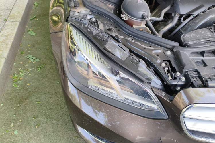 Used Mercedes-Benz E-Class 2015 E 180 L Sport Edition Right Front Headlight