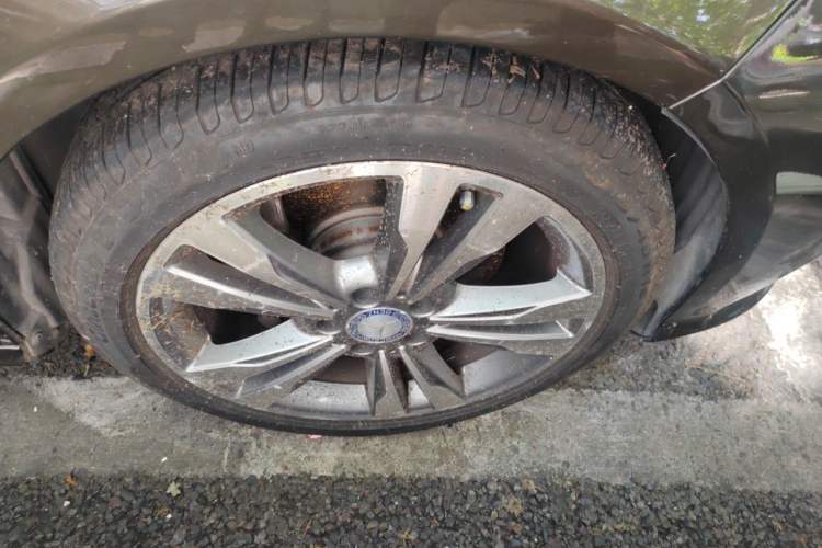 Used Mercedes-Benz E-Class 2015 E 200 L Sport Edition Right Front Wheel Hub