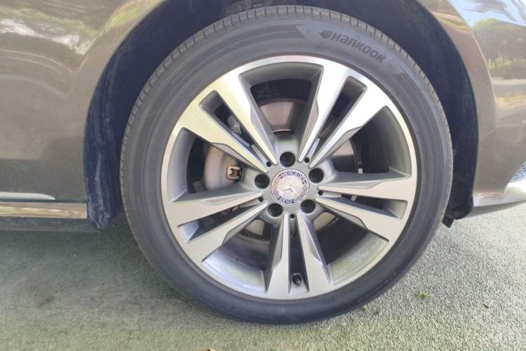 Used Mercedes-Benz E-Class 2015 E 180 L Sport Edition Right Front Wheel Hub