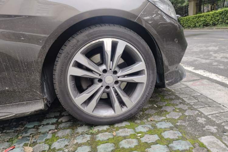 Used Mercedes-Benz E-Class 2015 Restyled E 260 L Sport Edition Right Front Wheel Hub