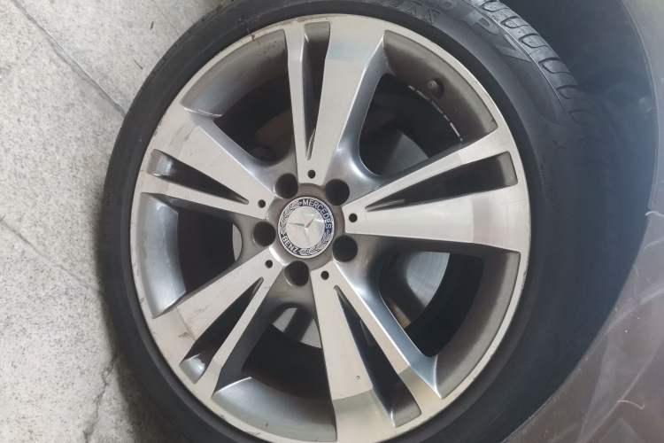 Used Mercedes-Benz E-Class 2015 E 320 L Right Front Wheel Hub