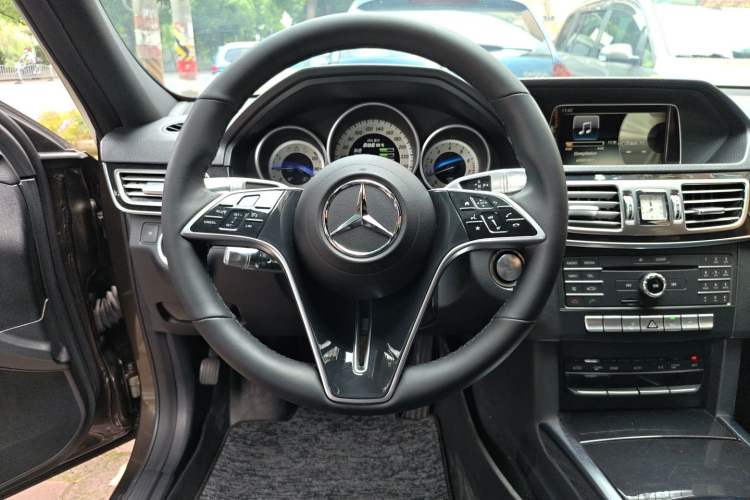 Used Mercedes-Benz E-Class 2015 E 200 L Steering Wheel