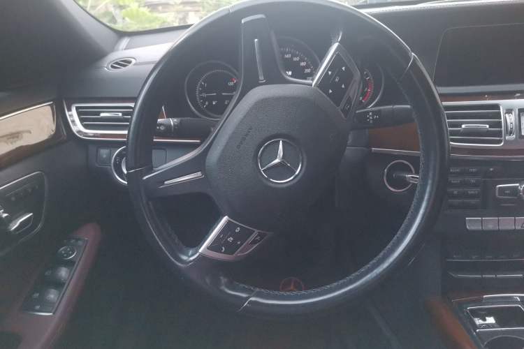 Used Mercedes-Benz E-Class 2015 E 320 L Steering Wheel