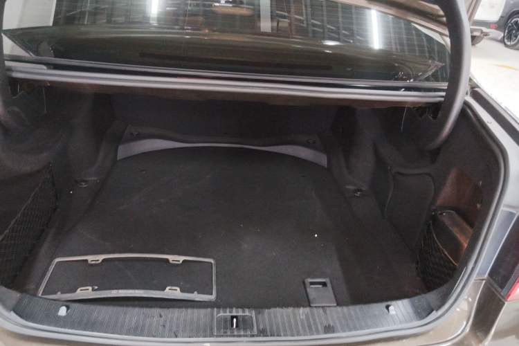 Used Mercedes-Benz E-Class 2015 E 200 L Sport Edition Trunk