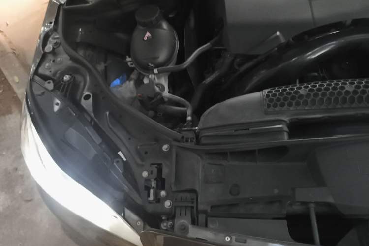 Used Mercedes-Benz E-Class 2015 E 260 L Sport Edition Engine Bay Right