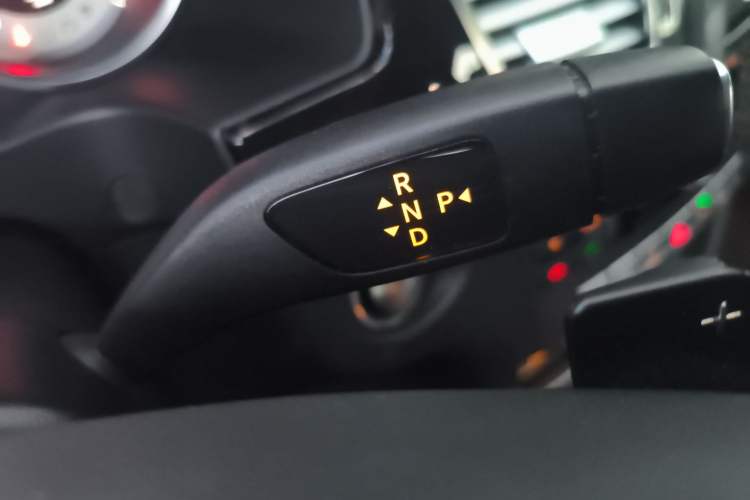 Used Mercedes-Benz E-Class 2015 E 260 L Sport Edition Gear Lever
