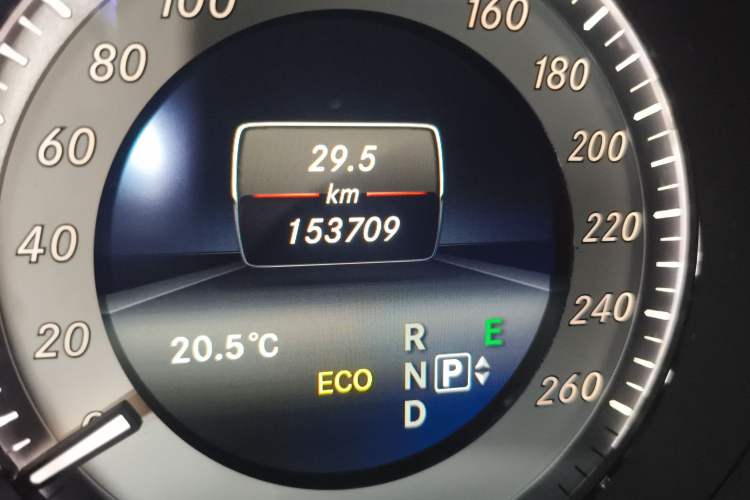 Used Mercedes-Benz E-Class 2015 E 260 L Sport Edition Odometer Close Up