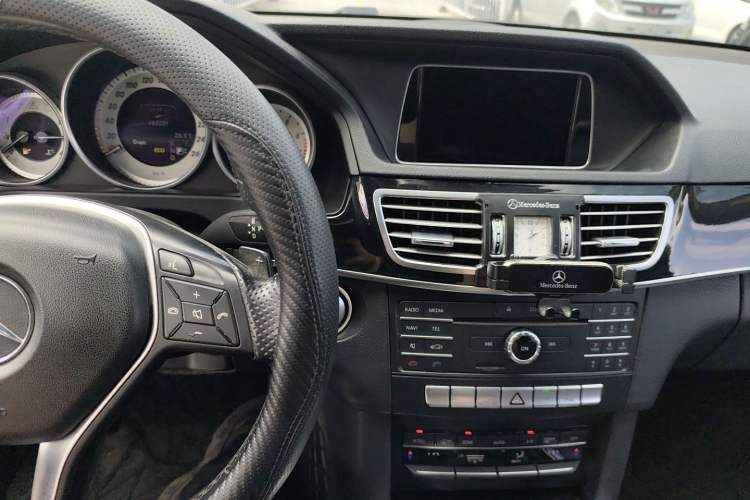Used Mercedes-Benz E-Class 2015 Restyled E 260 L Sport Edition Audio And AC Panel