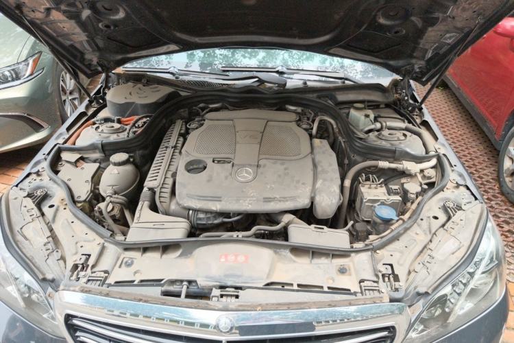 Used Mercedes-Benz E-Class 2015 E 400 L Hybrid Engine Bay