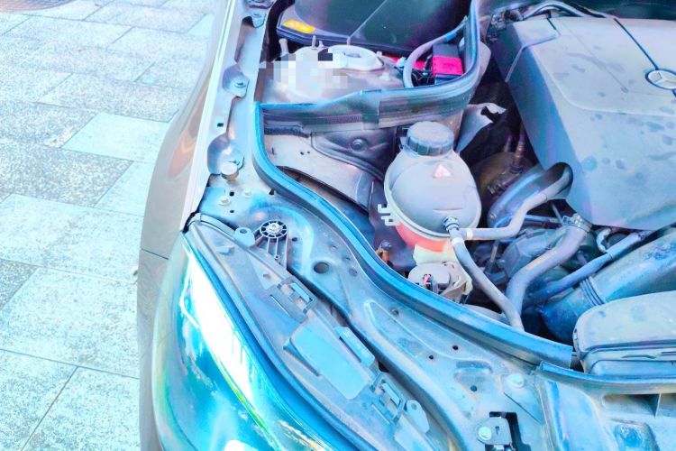 Used Mercedes-Benz E-Class 2015 Facelift E 200 L Engine Bay Right