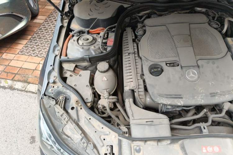 Used Mercedes-Benz E-Class 2015 E 400 L Hybrid Engine Bay Right