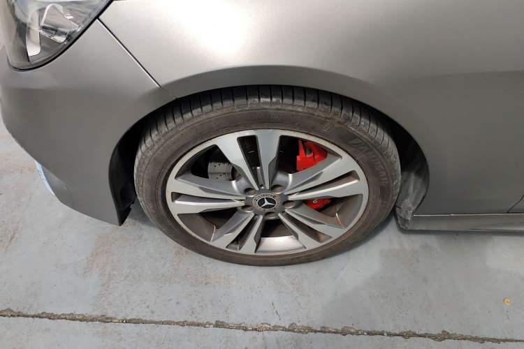 Used Mercedes-Benz E-Class 2015 Restyled E 260 L Sport Edition Left Front Wheel Hub