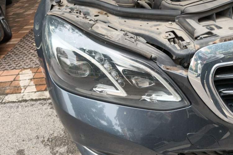 Used Mercedes-Benz E-Class 2015 E 400 L Hybrid Right Front Headlight