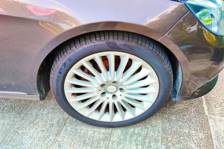 Used Mercedes-Benz E-Class 2015 Facelift E 200 L Right Front Wheel Hub