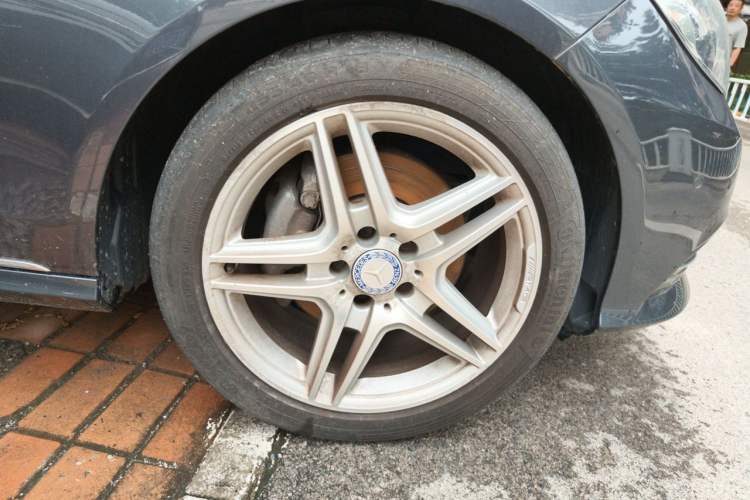 Used Mercedes-Benz E-Class 2015 E 400 L Hybrid Right Front Wheel Hub