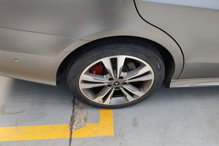 Used Mercedes-Benz E-Class 2015 Restyled E 260 L Sport Edition Right Rear Wheel Hub