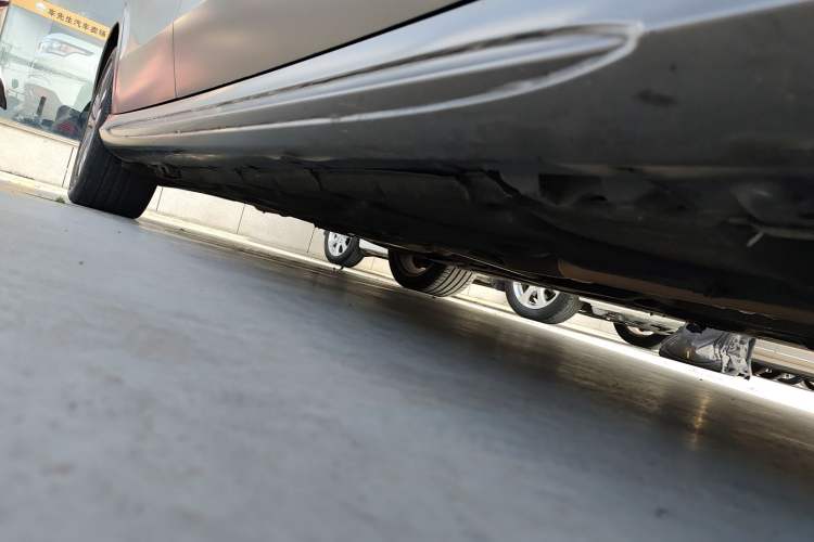 Used Mercedes-Benz E-Class 2015 Restyled E 260 L Sport Edition Right Side Sill