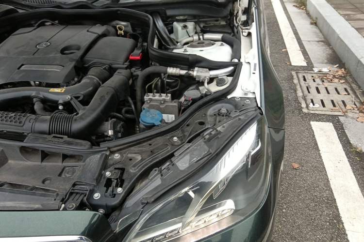 Used Mercedes-Benz E-Class 2015 E 200 L Sport Edition Engine Bay Left