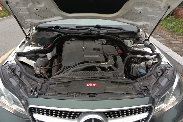 Used Mercedes-Benz E-Class 2015 E 200 L Sport Edition Engine Bay