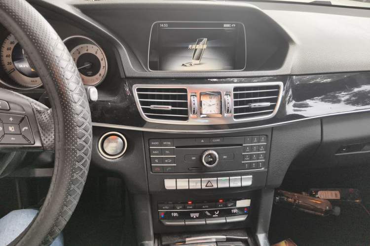 Used Mercedes-Benz E-Class 2015 Facelift E 200 L Sport Edition Audio And AC Panel