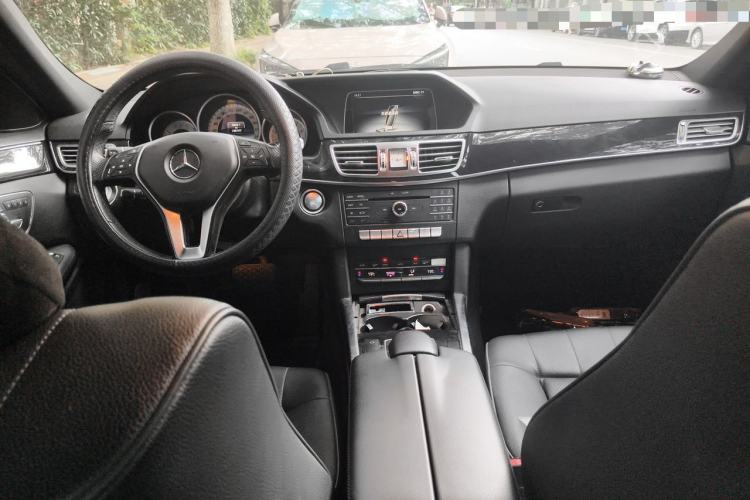 Used Mercedes-Benz E-Class 2015 Facelift E 200 L Sport Edition Center Console