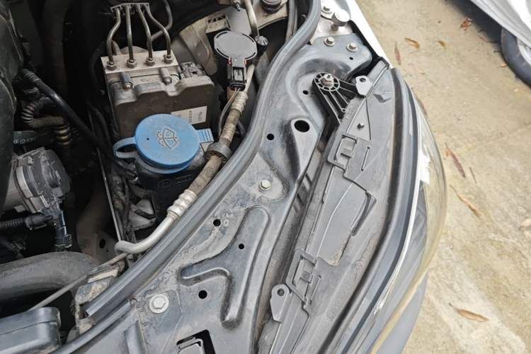 Used Mercedes-Benz E-Class 2015 Facelift E 200 L Sport Edition Engine Bay Left