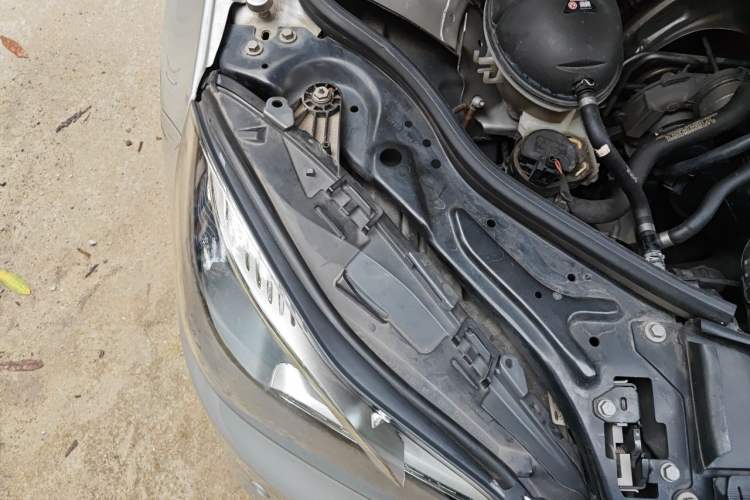 Used Mercedes-Benz E-Class 2015 Facelift E 200 L Sport Edition Engine Bay Right