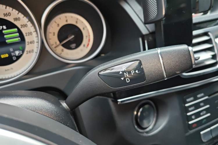 Used Mercedes-Benz E-Class 2015 Facelift E 200 L Sport Edition Gear Lever
