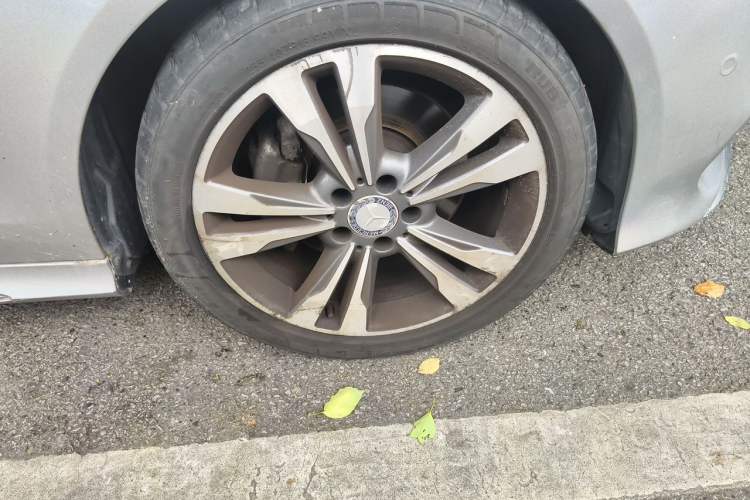 Used Mercedes-Benz E-Class 2015 Facelift E 200 L Sport Edition Right Front Wheel Hub